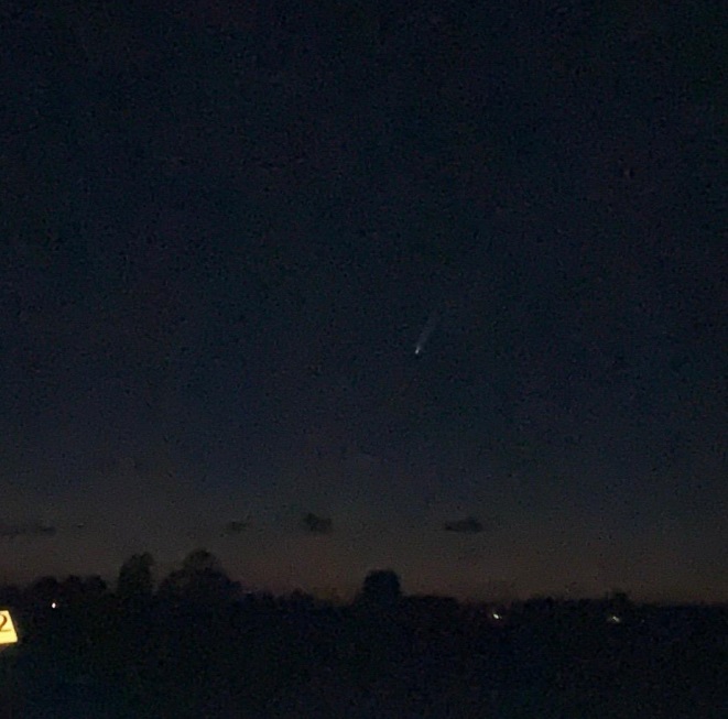 Abb. 4: Neowise am 12.7.2020 um 1:10 Uhr über Stade. Foto: Jannes
von Bargen, Klasse 7 Abb. 4: Neowise am 12.7.2020 um 1:10 Uhr über Stade. Foto: Jannes
von Bargen, Klasse 7