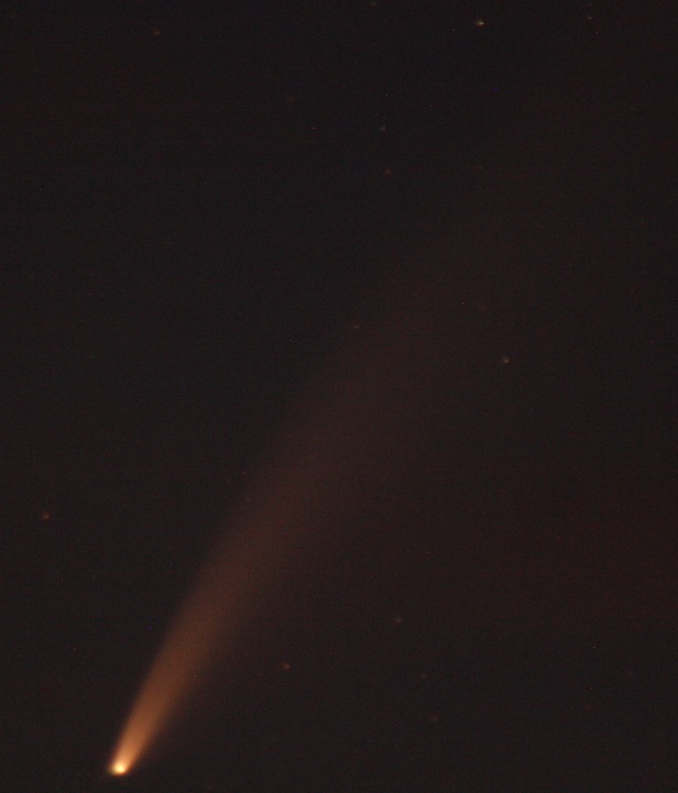 Abb. 5: Neowise am 13.7.2020 um 0:50 Uhr von der Stadt Stade aus
fotografiert Abb. 5: Neowise am 13.7.2020 um 0:50 Uhr von der Stadt Stade aus
fotografiert
