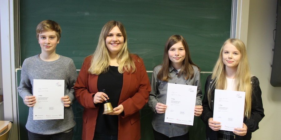 von li. n. re.: Noah Marquette, Claudia Jeschke, Tom Siol und Lina
Schröder von li. n. re.: Noah Marquette, Claudia Jeschke, Tom Siol und Lina
Schröder