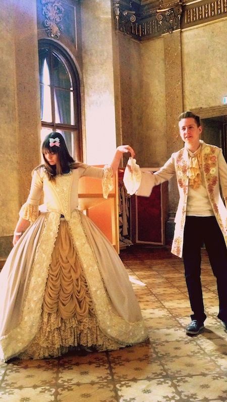 Hannah und Christian im Palais Lobkowitz, Theatermuseum, Wien
fotografiert von Leonie