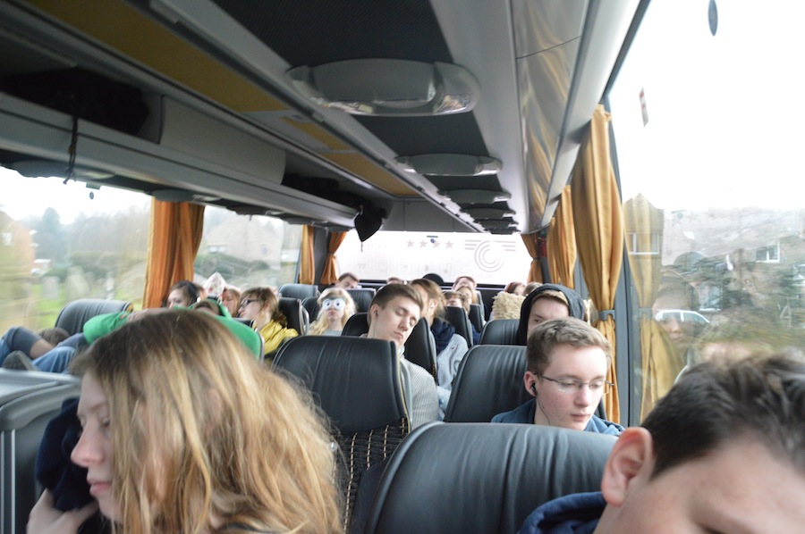 Die teilweise längeren Fahrten mit dem Bus haben unserer Laune
keinen Abbruch getan. Die teilweise längeren Fahrten mit dem Bus haben unserer Laune
keinen Abbruch getan.