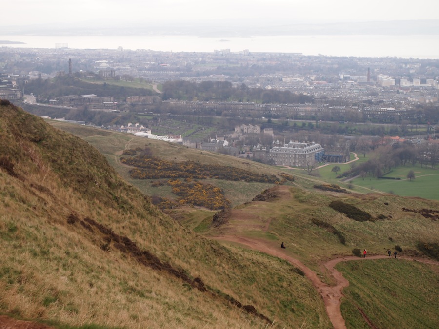 Desweiteren stand auch Edingburgh in Schottland auf dem Programm.
Vom Arthur’s Seat hatten wir eine schöne Aussicht über die Stadt,
weshalb sich der steile Aufstieg sehr gelohnt hatte. Desweiteren stand auch Edingburgh in Schottland auf dem Programm.
Vom Arthur’s Seat hatten wir eine schöne Aussicht über die Stadt,
weshalb sich der steile Aufstieg sehr gelohnt hatte.
