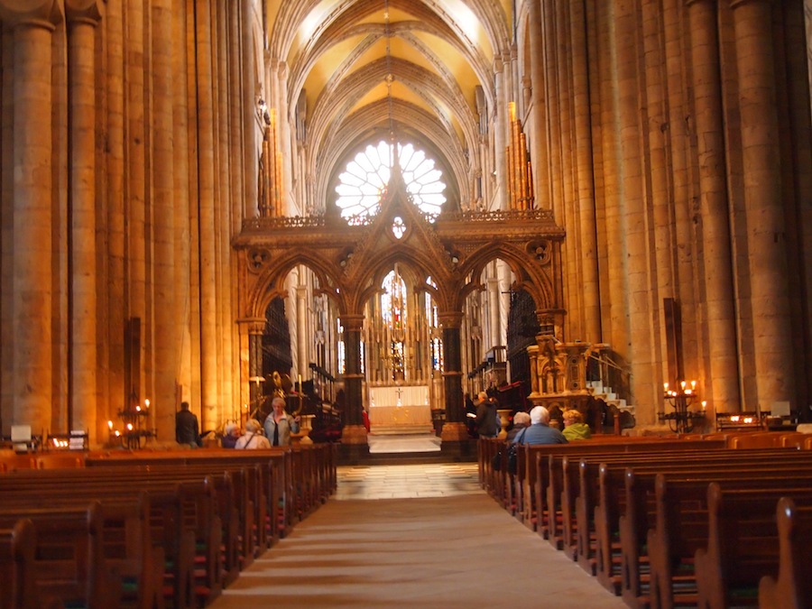 Ein weiteres Highlight der Fahrt war die Kathedrale in Durham, die
wir an unserem letzten Tag besucht haben. Ein weiteres Highlight der Fahrt war die Kathedrale in Durham, die
wir an unserem letzten Tag besucht haben.