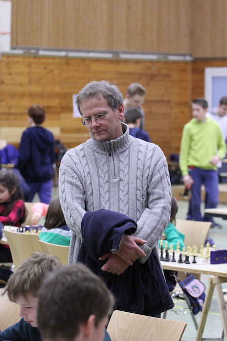 Trainer Andreas Hauschild mit kritischem Blick Trainer Andreas Hauschild mit kritischem Blick
