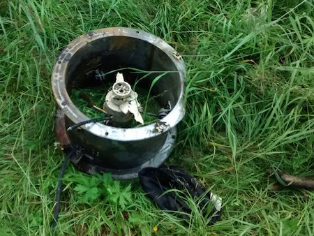 Gefundene Maschine aus dem Teich Gefundene Maschine aus dem Teich