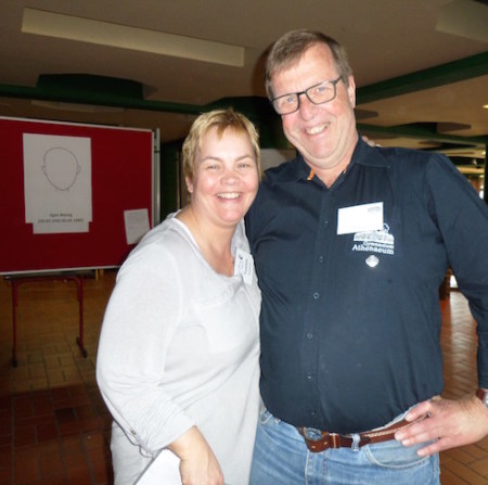 Aus dem Organisatiosteam: Koordinatorin Frau Trusheim und
Elternvertreter Herr Maikranz sind auch Empfangskommitee.