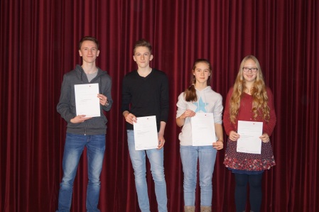 Die Finalisten der Altersgruppe I: Nils Rasmus Lange, Lukas von Loh
(Athe), Maria Leonie Brandt und Henriette Paulina Rohwer